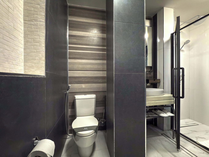 Bathroom 5, Wellborn Hotel, Eti-Osa