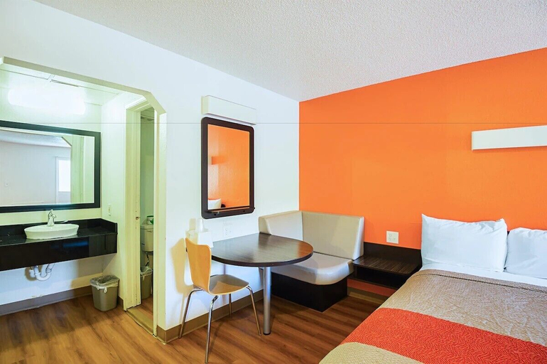 Bedroom 2, Economy Hotel Kansas City, Kansas City