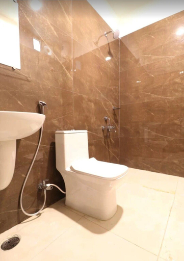 Bathroom 3, MN Stays, Krishna