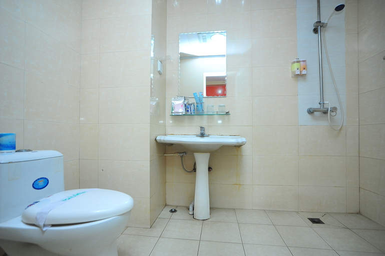 Bathroom 3, Yuanbo Holiday Hotel, Kunming