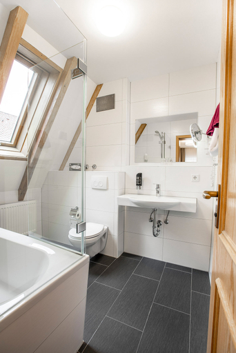 Bathroom, Hotel & Restaurant Lamm, Neckar-Odenwald-Kreis
