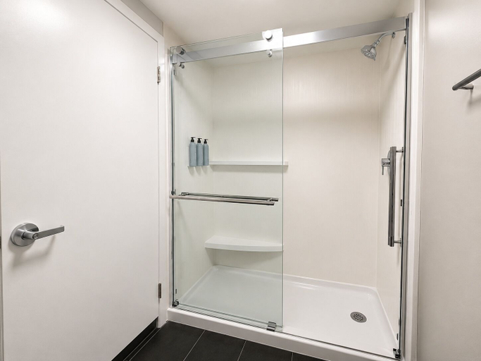 Bathroom 5, Courtyard by Marriott Houston Hobby Airport, Houston