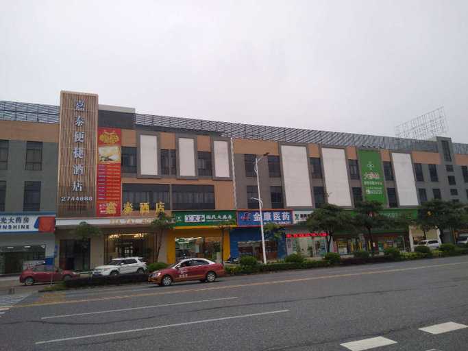 Exterior & Views