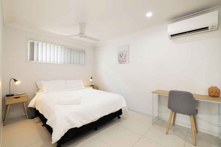 Bedroom 3, Smart Suites Self Check-in Apartments - 14 Freney, Rocklea