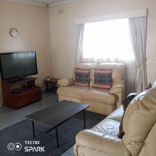Room 4, Neat and cosy cottage with pool - 2103, Harare