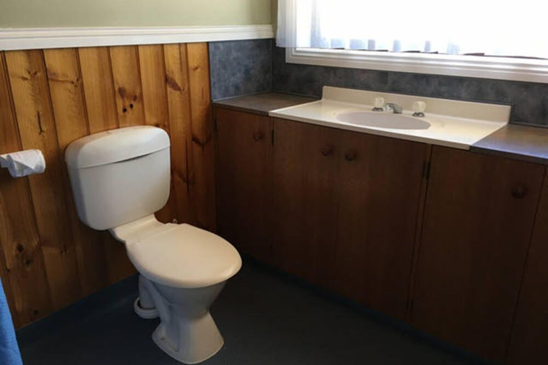 Bathroom 4, Kellraine Holiday Units, Break O'Day