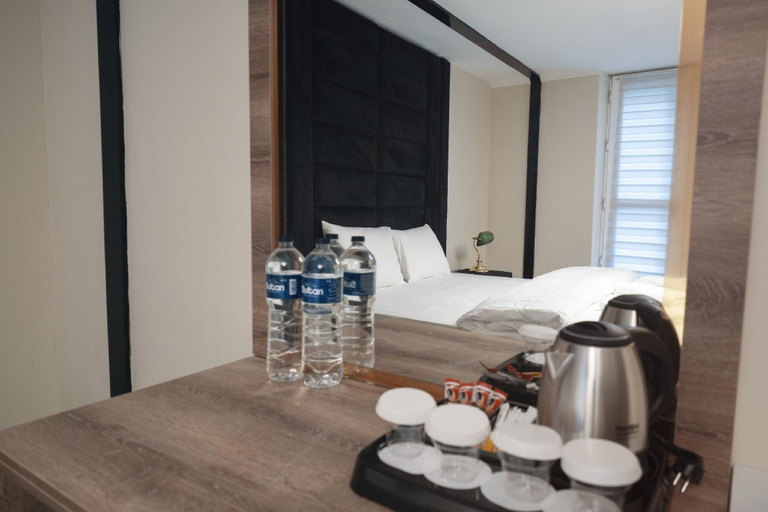 Others 2, Ay Hanedan Hotel, Yıldırım
