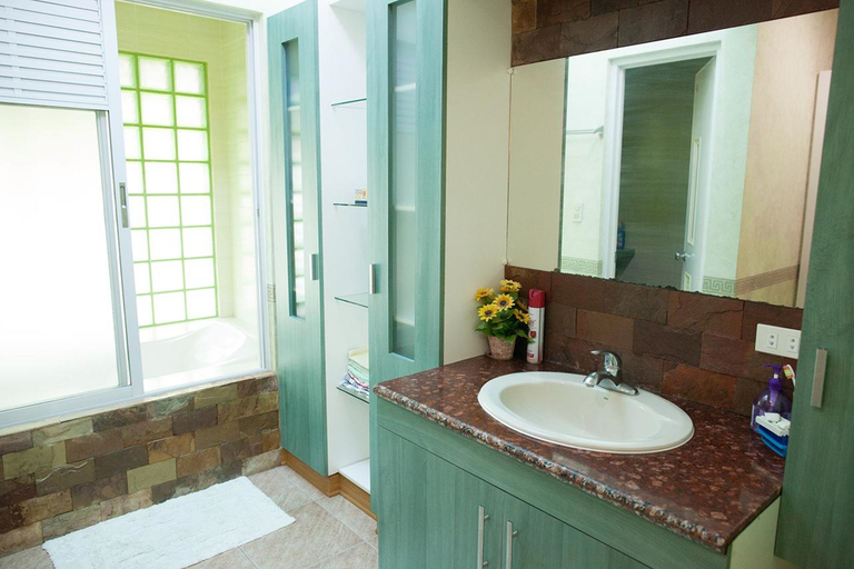 Bathroom 4, Sir Nico Guesthouse and Resort, Pulilan