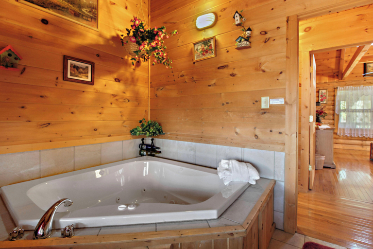 Bathroom 3, Alpine Ski Lodge by Jackson Mountain Rentals, Sevier