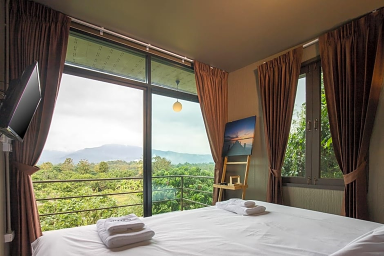 Bedroom 2, Thanburi Resort, Chom Thong