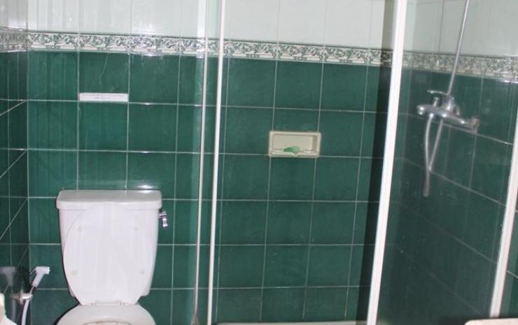 Bathroom 4, New Pesona Anggraini Hotel, Bogor