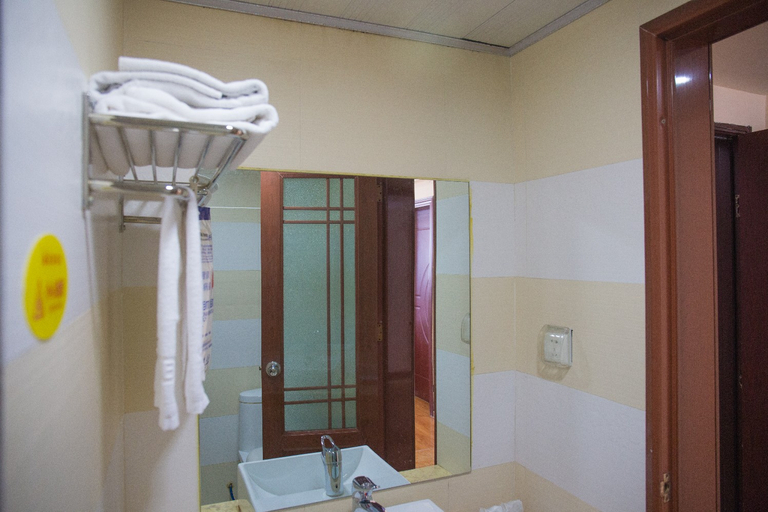 Bathroom 3, Imperial Business Hotel, Liuzhou