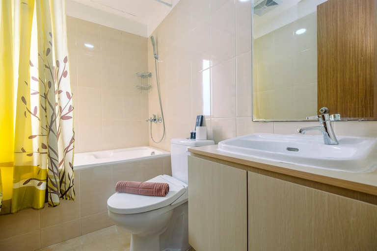 Bathroom 2, Comfortable and Spacious 2BR at Oasis Cikarang Apartment, Cikarang