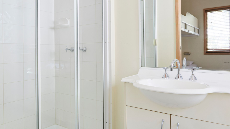 Bathroom, Nrma Darlington Beach Holiday Resort, Coffs Harbour - Pt B