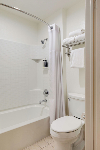Bathroom 4, Ayres Lodge Alpine, San Diego