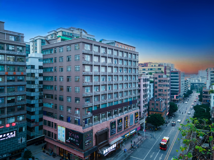 Exterior & Views