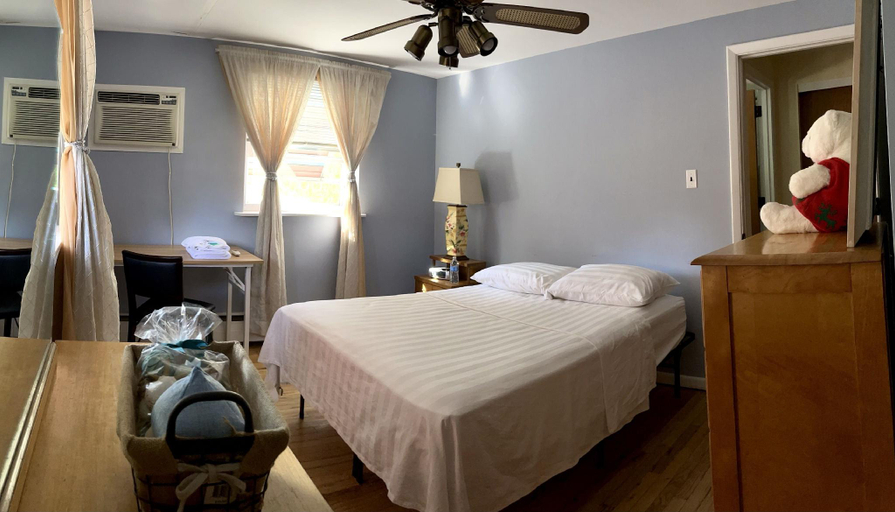 Bedroom, Siri's Favorite Place, Delaware