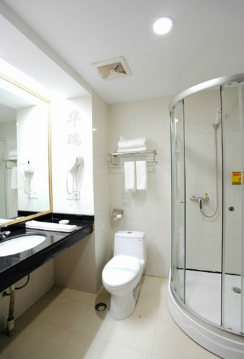Bathroom 2, Huarui Traders Hotel, Baise