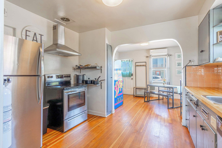 Private kitchen 1, Midtown Sanctuary w Pac-man!, Washoe
