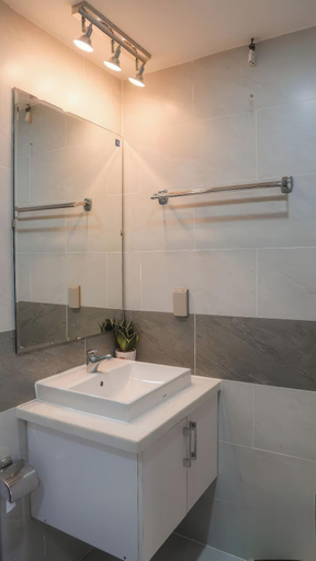 Bathroom 4, The Parkview - Very Close TSN Airport, Ho Chi Minh City