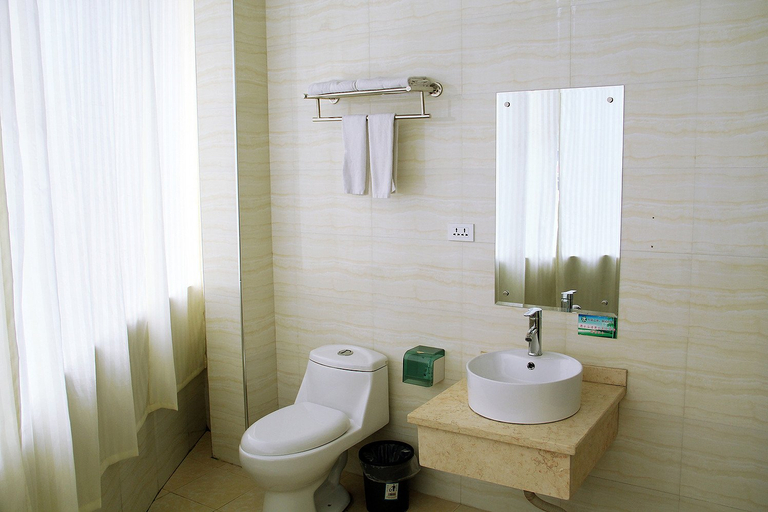 Bathroom 4, Lingchuan Jinlu Business Hotel (Furong Xingcheng), Guilin