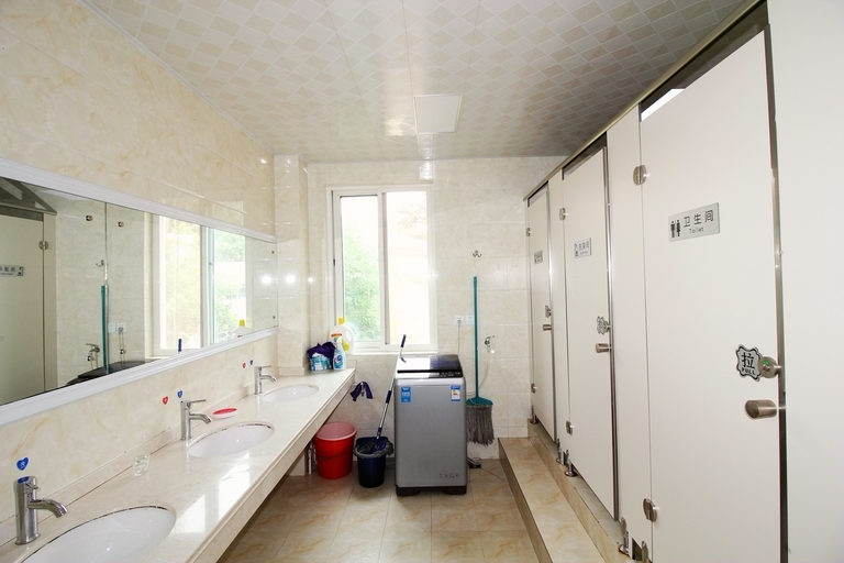 Bathroom 2, We+ Coffee Hostel, Qingdao