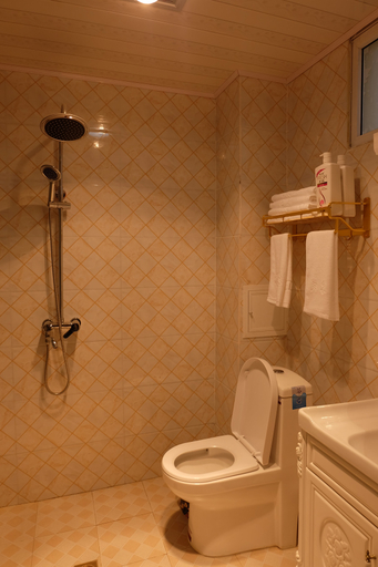 Bathroom 3, Shangri-la Xiangxin Tibet Style Guesthouse, Dêqên Tibetan