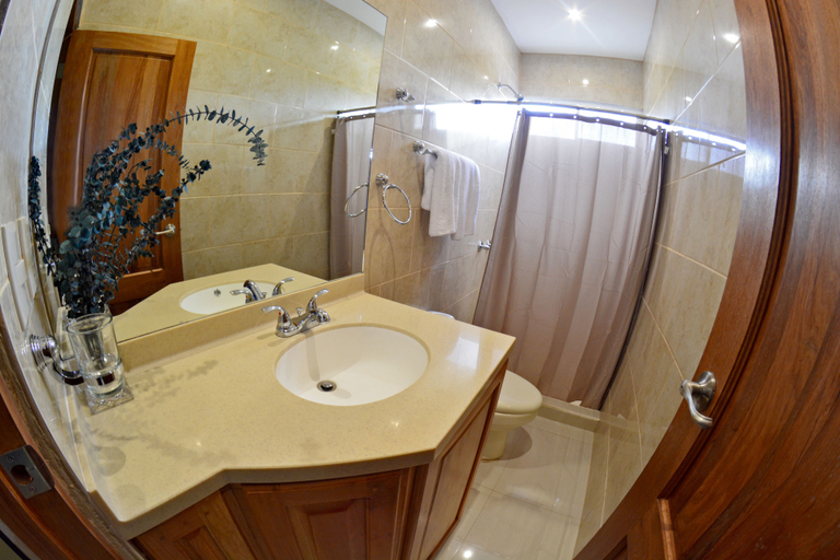Bathroom 3, Hostal Santa Martha, Managua