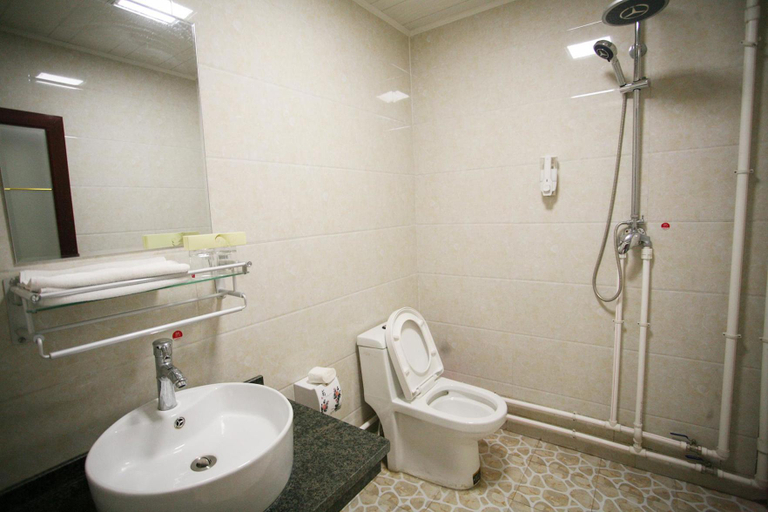 Bathroom 2, Linglong Inn, Xinzhou