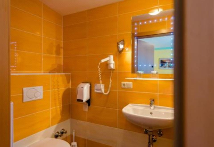 Bathroom 3, 1a Hotel Steiner, Murtal