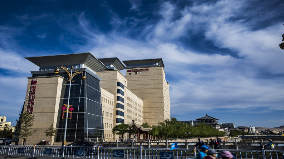 Exterior & Views