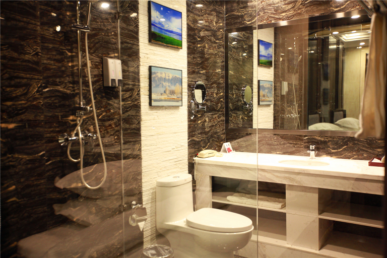 Bathroom, Wanbang International Hotel, Ili Kazakh