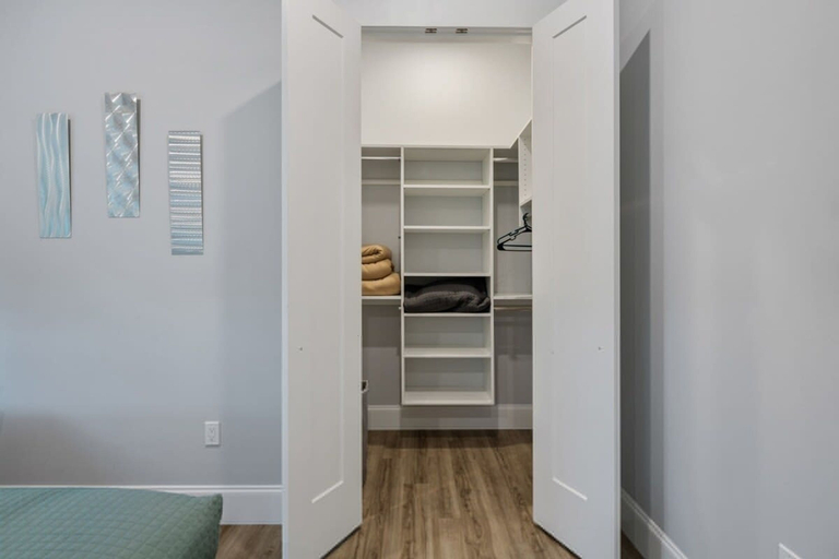 Room 3, Seagate House by Brightwild Waterfront w Dock, Monroe