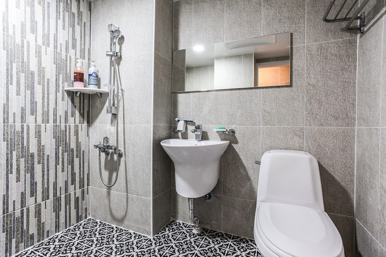 Bathroom 3, Donghae King, Donghae