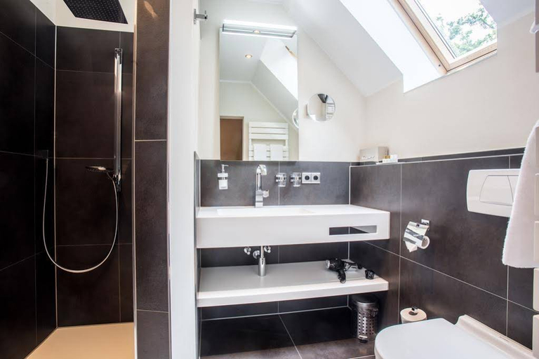 Bathroom 3, Hotel Zum Zollhaus, Ammerland