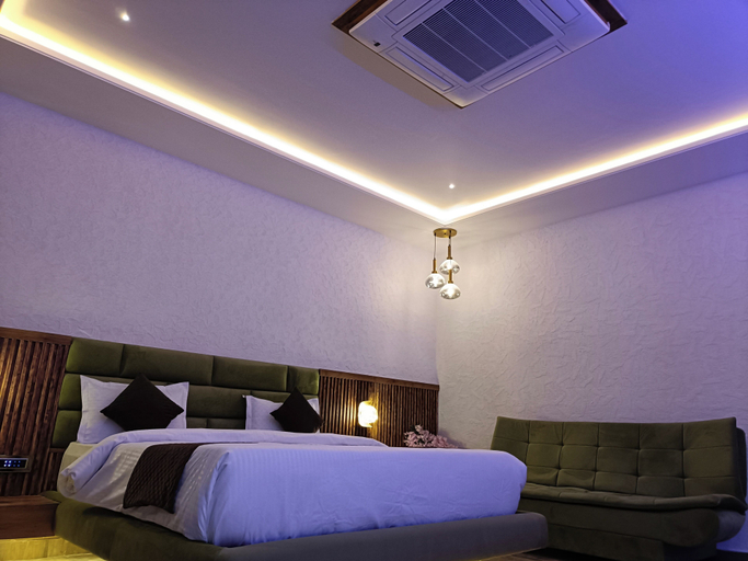 Bedroom 2, The Rules Club, Mathura
