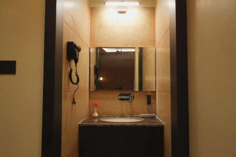 Bathroom 4, The Dunhill Manor, Garhwal
