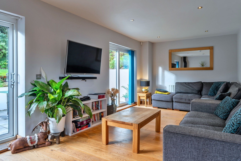 Living room 4, Scenic Lake View House for 8, Cornwall