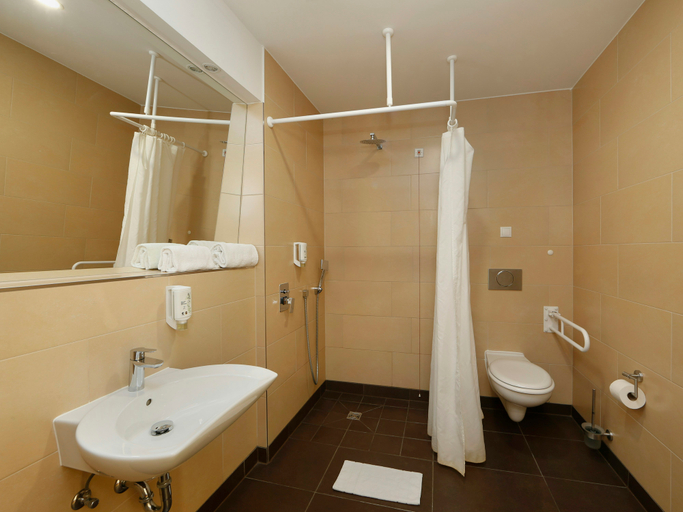 Bathroom 4, B&B HOTEL Berlin-Adlershof, Berlin