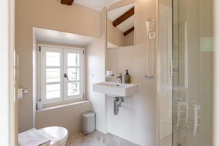 Bathroom 4, Ragusa City Walls Apartments, Dubrovnik