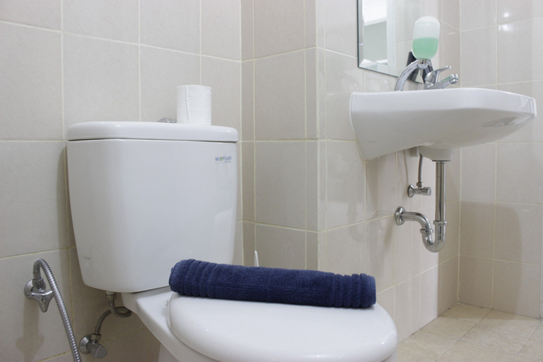 Bathroom 3, 스파슈스 3BR 아파트먼트 파라향간 레지던스 니 운파, Bandung