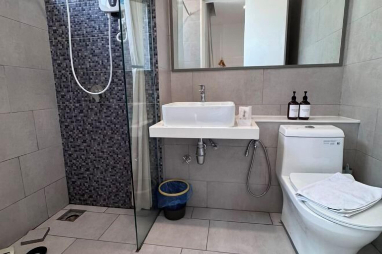 Bathroom 3, Urban Retreat @ The Shore • CBD • Pool, Kota Kinabalu