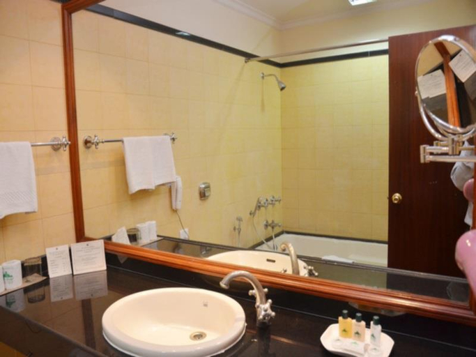 Bathroom, Hotel Gold Palace & Resort, Jaipur