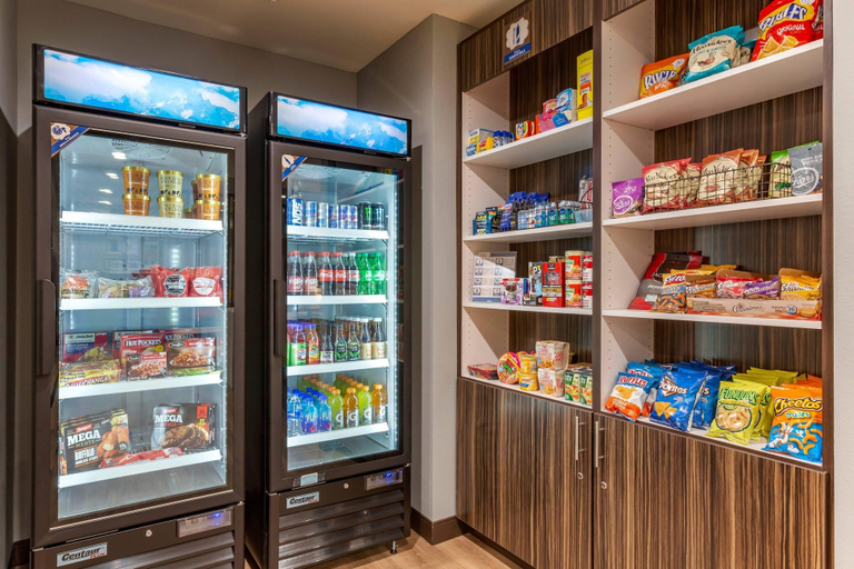 Food & Drinks 5, MainStay Suites Carlsbad South, Eddy