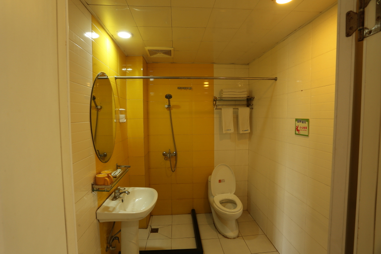 Bathroom 2, Weiren Express Hotel, Chengdu
