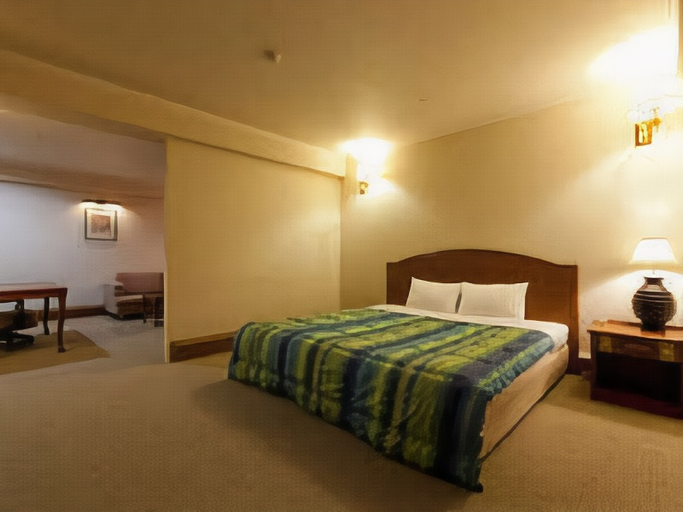Bedroom 2, Station Hotel Au, Tsu