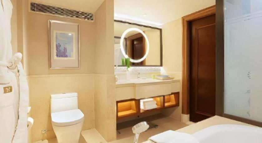 Bathroom 4, Chimelong Hengqin Bay Hotel, Zhuhai