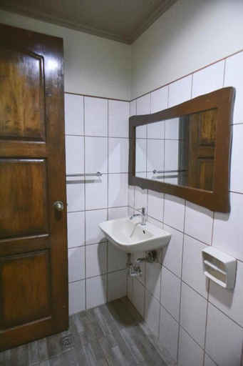 Bathroom 4, Summer Connection, Puerto Galera