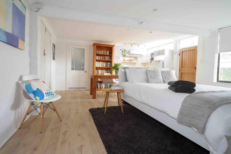 Room 2, 205 Young St Sue, Sydney