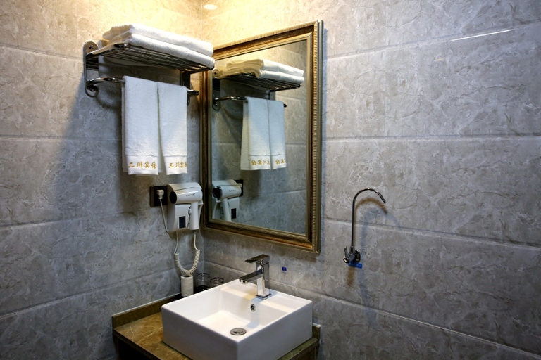 Bathroom 3, YONGJINGSANCHUAN BUSINESS HOTEL, Linxia Hui